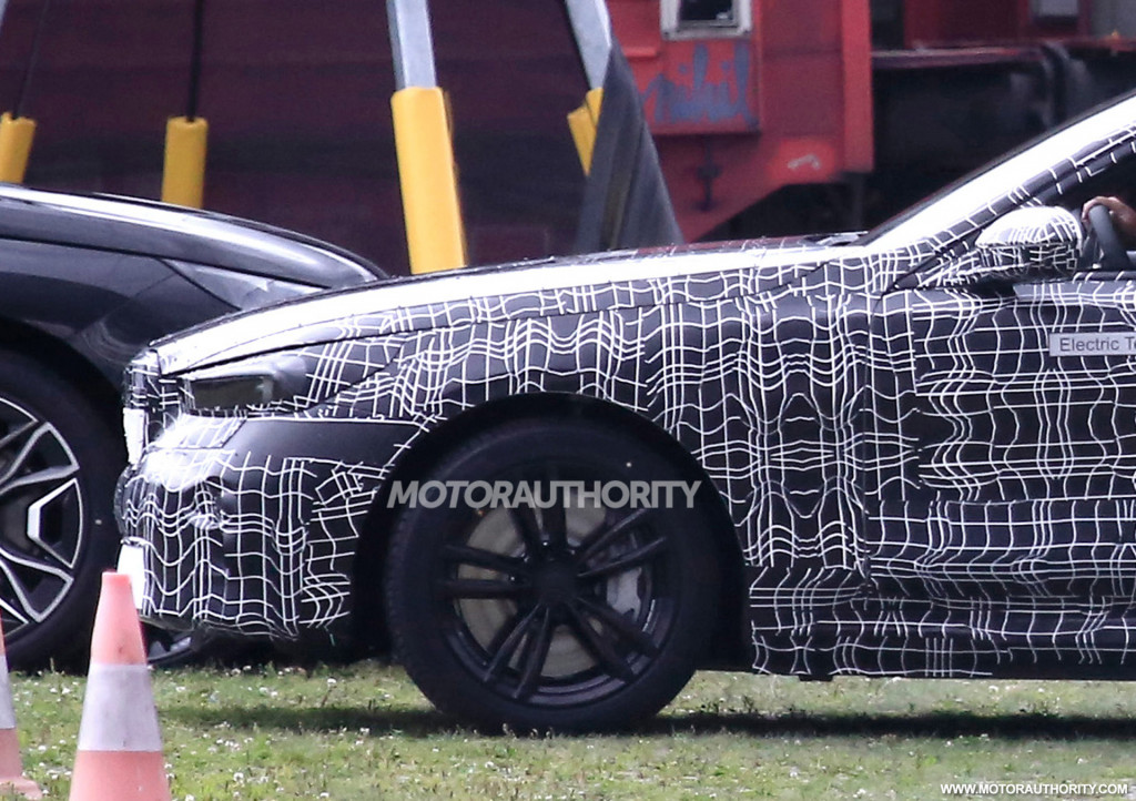 2024 BMW 5-Series spy shots - Photo credit: S. Baldauf/SB-Medien 2024 BMW 5-Series spy shots - Photo credit: S. Baldauf/SB-Medien