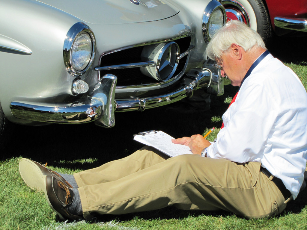 A concours Judge inspects a Mercedes-Benz 190SL | Bob Golfen photo A concours Judge inspects a Mercedes-Benz 190SL | Bob Golfen photo