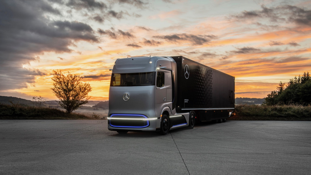 Mercedes-Benz GenH2 hydrogen fuel-cell semi truck Mercedes-Benz GenH2 hydrogen fuel-cell semi truck