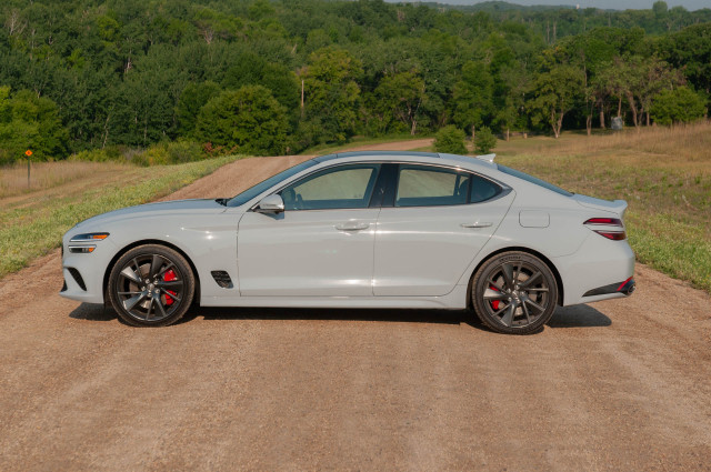 2022 Genesis G70