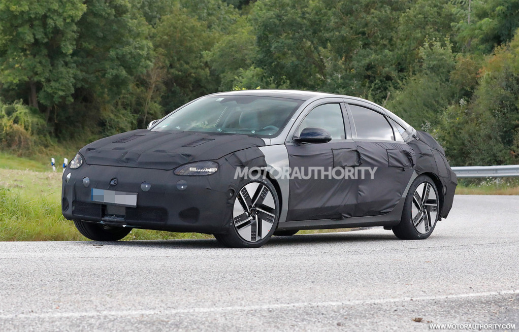2023 Hyundai Ioniq 6 spy shots - Photo credit: S. Baldauf/SB-Medien
