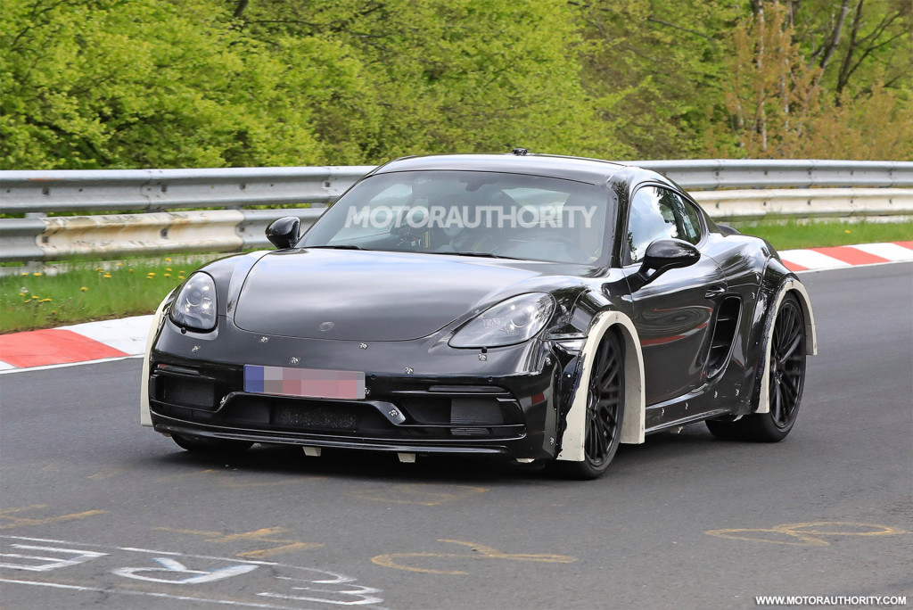 2024 Porsche 718 Cayman test mule spy shots - Photo credit: S. Baldauf/SB-Medien