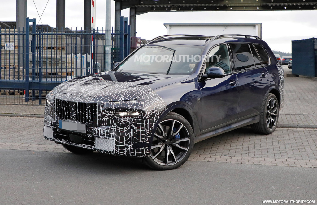 2023 BMW X7 facelift spy shots - Photo credit: S. Baldauf/SB-Medien