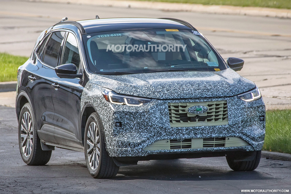 2023 Ford Escape (Kuga) facelift spy shots - Photo credit: S. Baldauf/SB-Medien