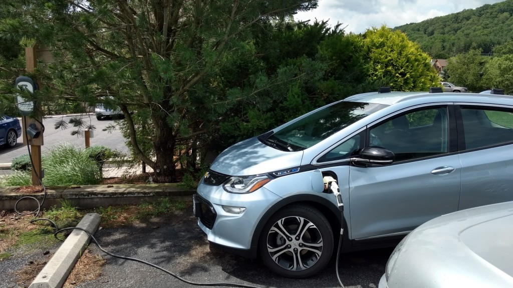  Free Level 2 charging for Chevy Bolt EV at Lake Pointe Inn, McHenry, Maryland [image: Brian Ro]
