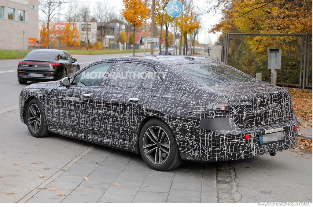 2023 BMW i7 (7-Series) spy shots - Photo credit: S. Baldauf/SB-Medien