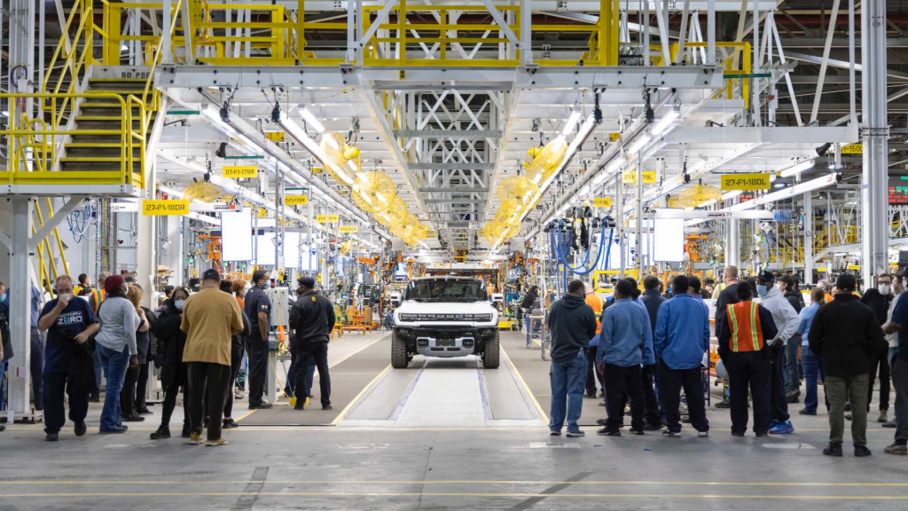 2022 GMC Hummer EV VIN 001 rolls off the assembly line 2022 GMC Hummer EV VIN 001 rolls off the assembly line