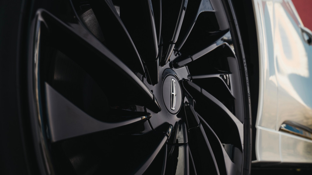 2022 Lincoln Aviator with Jet Appearance Package