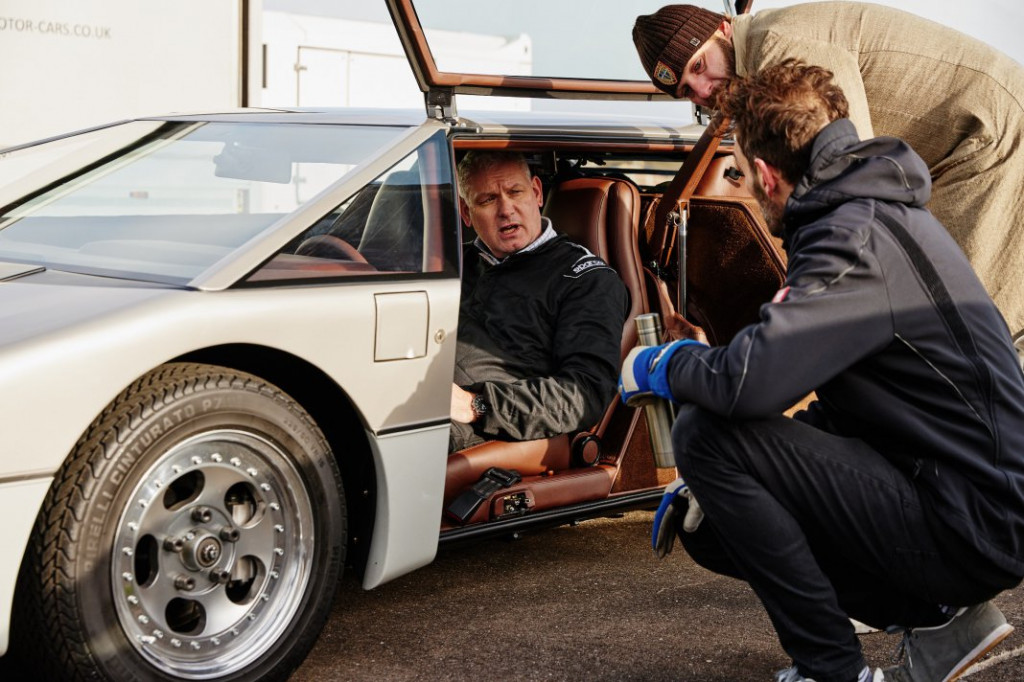 Woodward discusses first run with Gauntlett (wearing cap) and engineer Brett Eggar