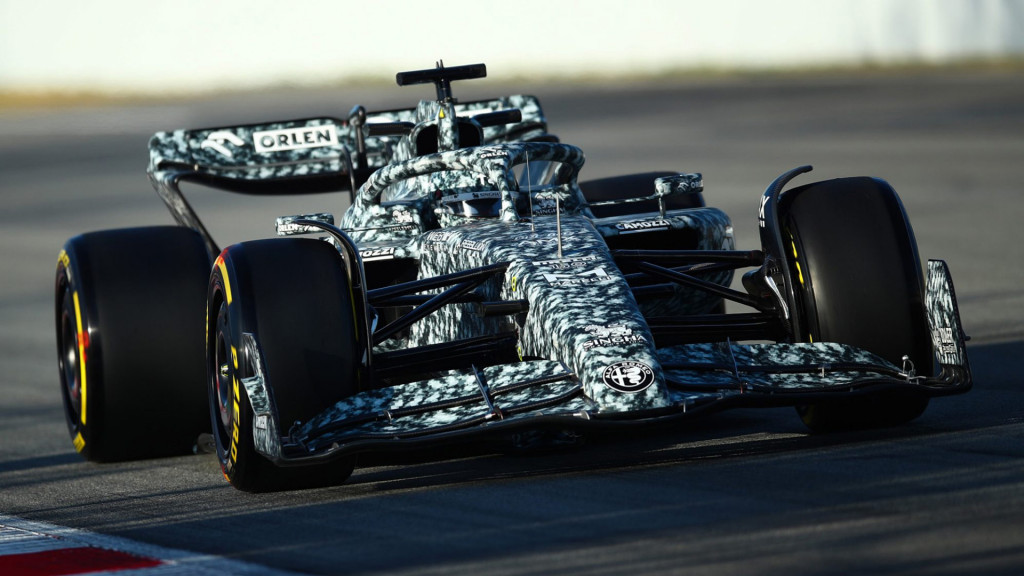 2022 Alfa Romeo C42 Formula One race car