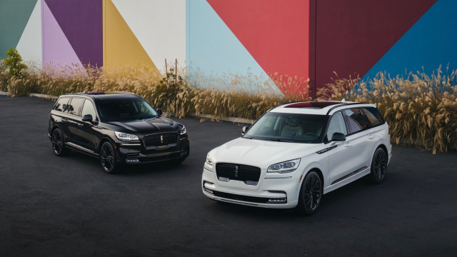 2022 Lincoln Aviator with Jet Appearance Package