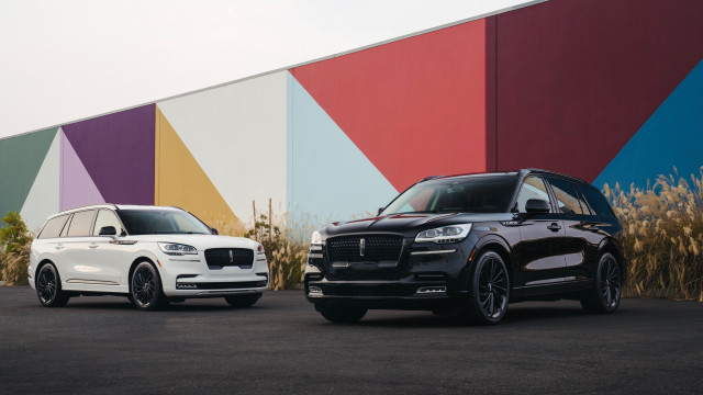 2022 Lincoln Aviator with Jet Appearance Package