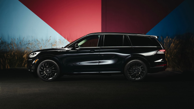 2022 Lincoln Aviator with Jet Appearance Package