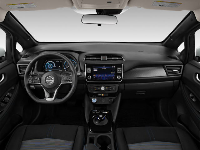 2022 Nissan Leaf SV Hatchback Dashboard