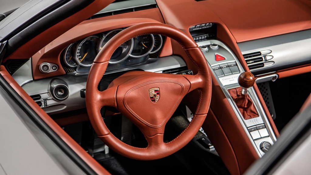 2004 Porsche Carrera GT (photo via DuPont Registry)