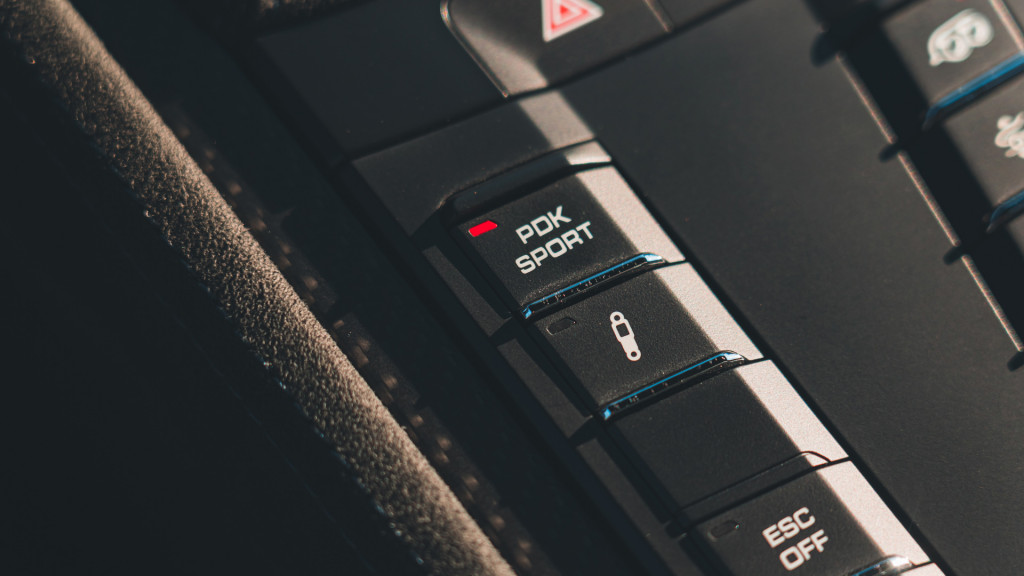 2022 Porsche 718 Cayman GT4 RS