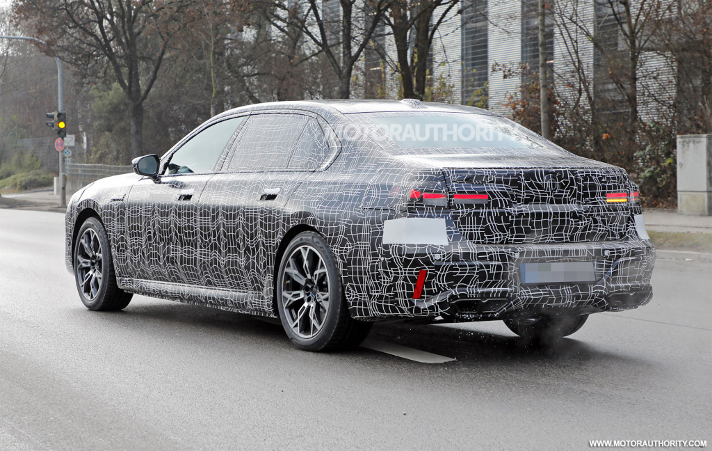 2023 BMW 7-Series spy shots - Photo credit: S. Baldauf/SB-Medien