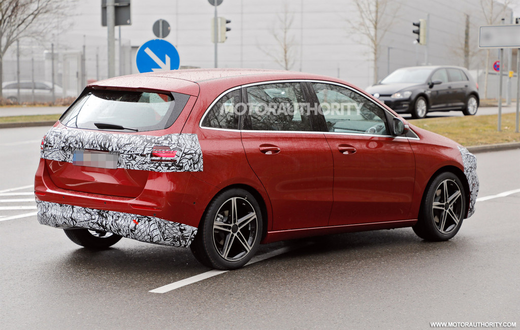 2023 Mercedes-Benz B-Class facelift spy shots - Photo credit: S. Baldauf/SB-Medien 2023 Mercedes-Benz B-Class facelift spy shots - Photo credit: S. Baldauf/SB-Medien