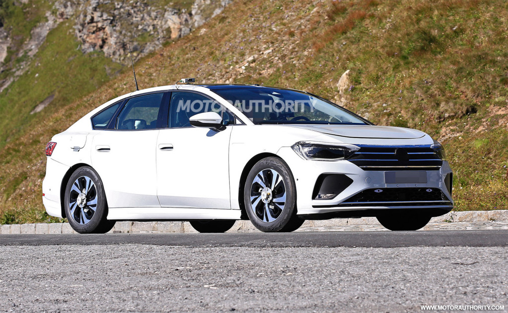 2024 Volkswagen ID.6 (Aero) spy shots - Photo credit: S. Baldauf/SB-Medien 2024 Volkswagen ID.6 (Aero) spy shots - Photo credit: S. Baldauf/SB-Medien