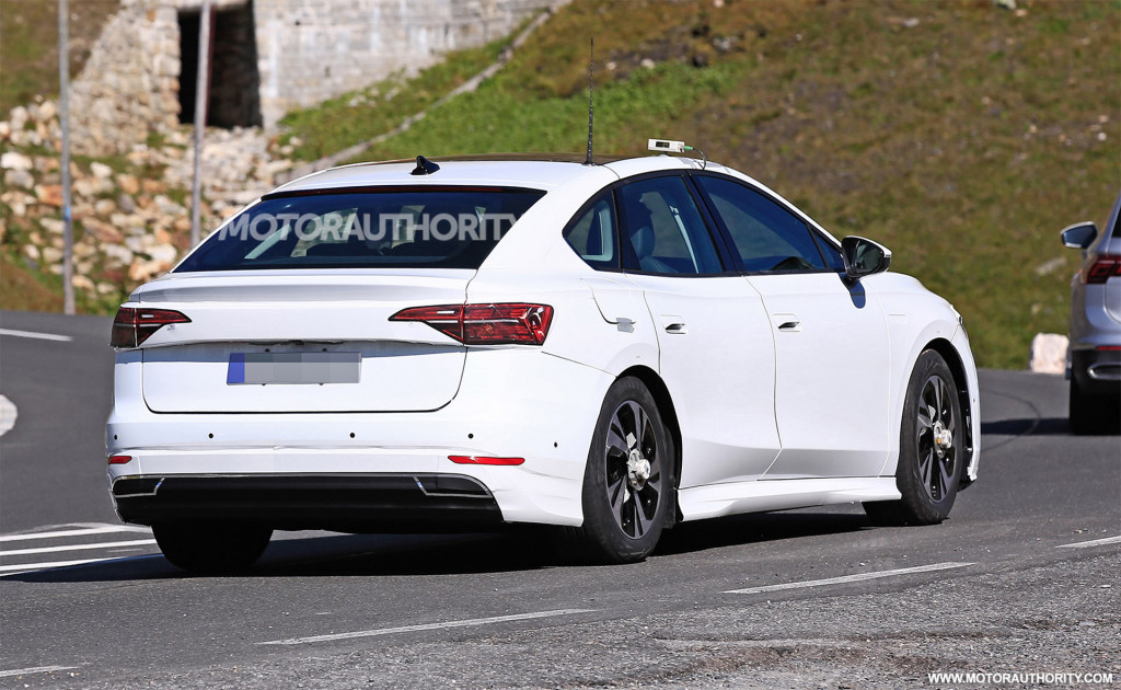 2024 Volkswagen ID.6 (Aero) spy shots - Photo credit: S. Baldauf/SB-Medien 2024 Volkswagen ID.6 (Aero) spy shots - Photo credit: S. Baldauf/SB-Medien