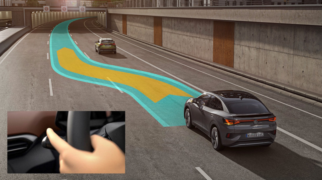 Volkswagen Travel Assist with Swarm Data automated lane change