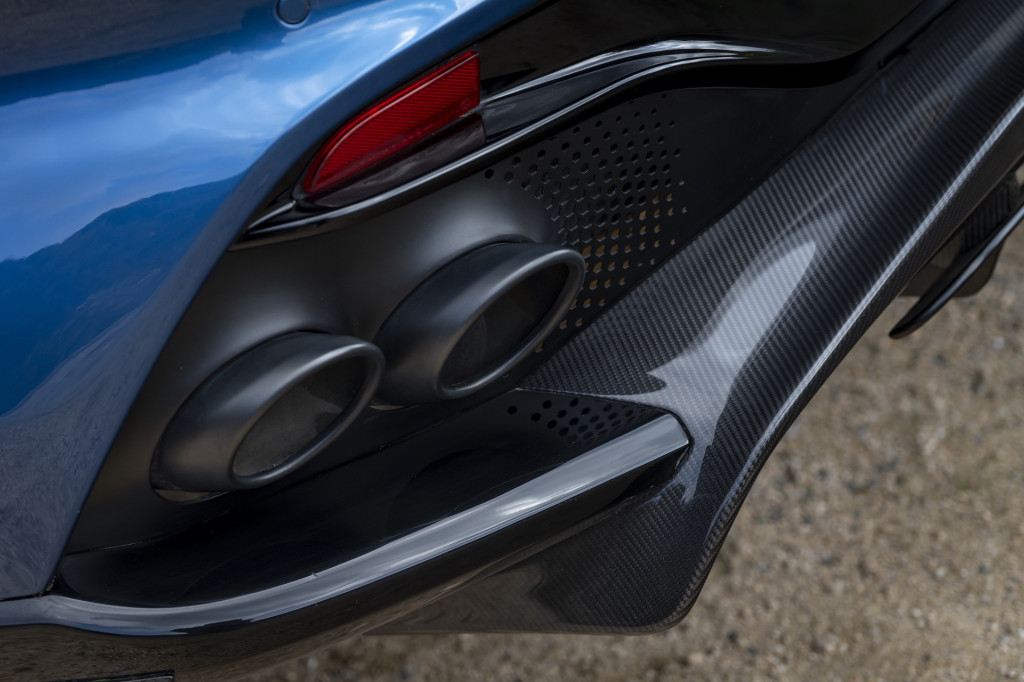 2022 Aston Martin DBX707 2022 Aston Martin DBX707