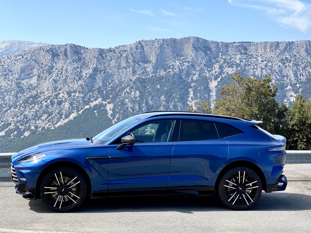 2022 Aston Martin DBX707 2022 Aston Martin DBX707