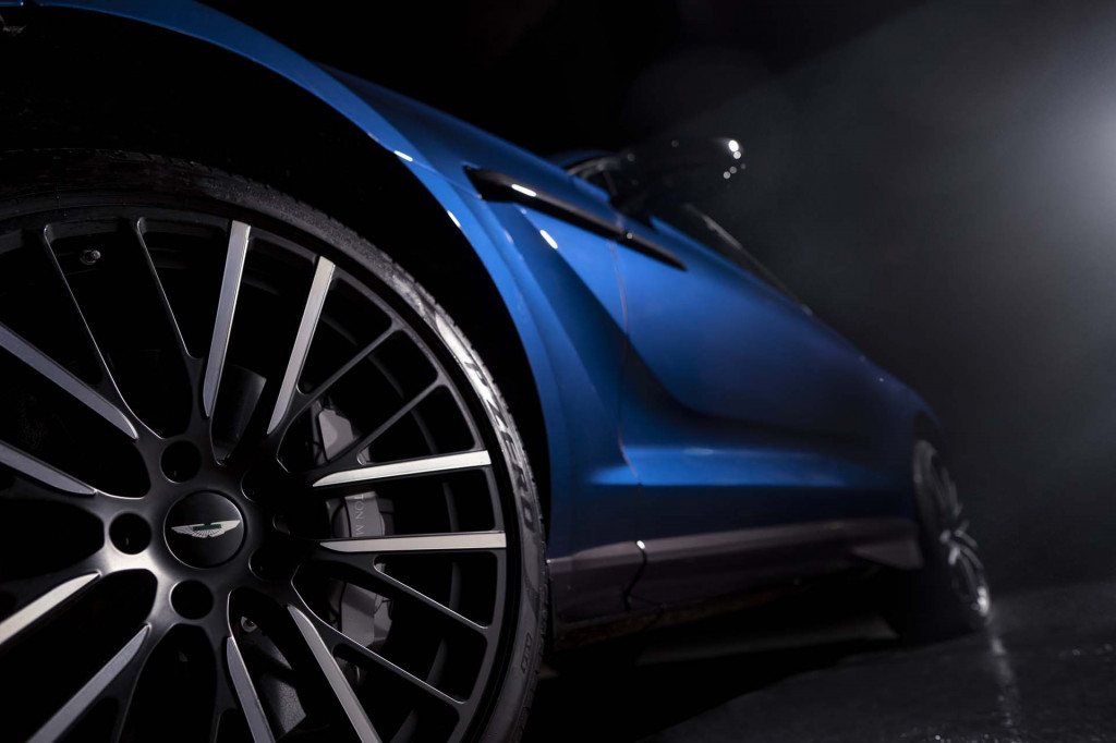 2023 Aston Martin DBX707