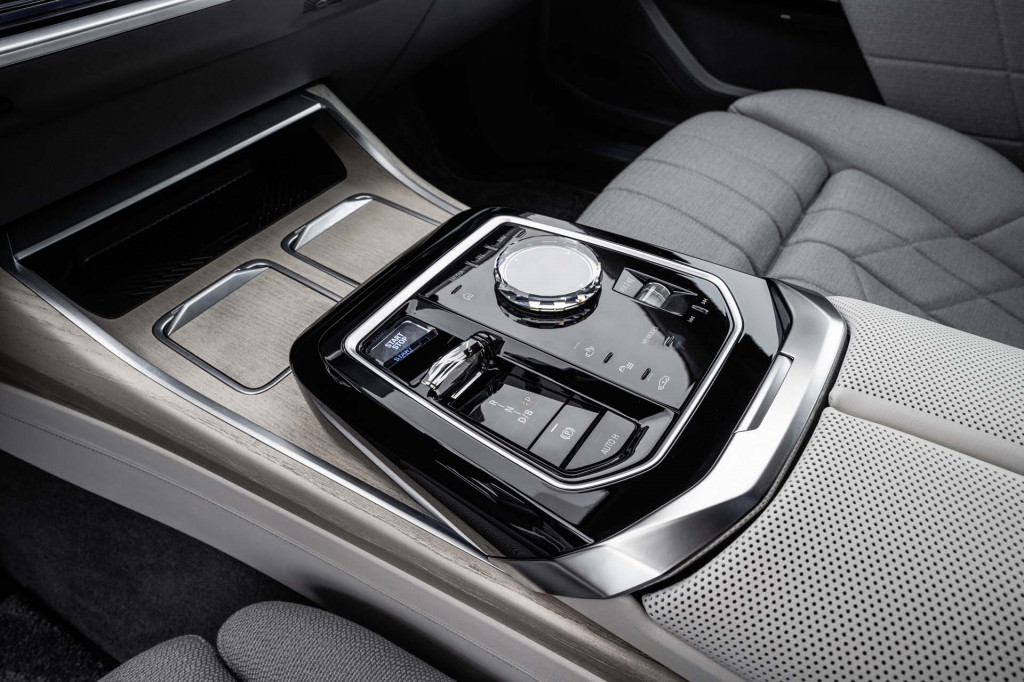 2023 BMW i7