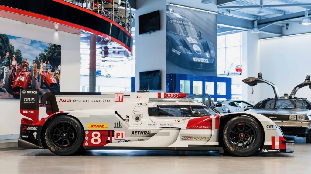 2015 Audi R18 E-Tron Quattro (photo via Joe Macari)