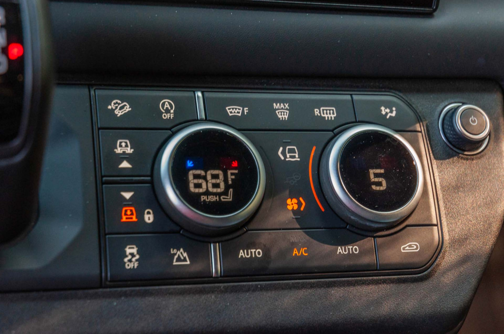 2022 Land Rover Defender 90 V8