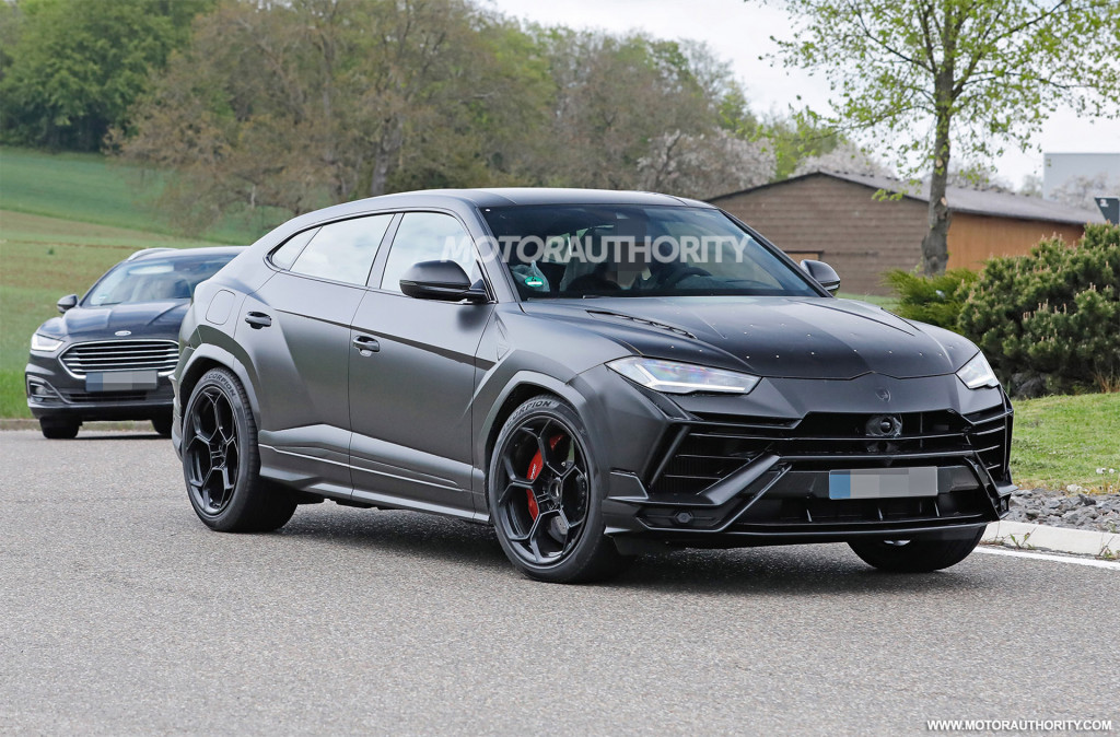 2023 Lamborghini Urus facelift spy shots - Photo credit: S. Baldauf/SB-Medien