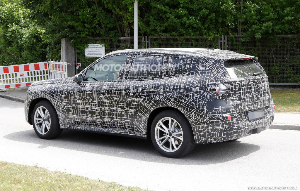 2025 BMW X3 plug-in hybrid spy shots - Photo credit: S. Baldauf/SB-Medien
