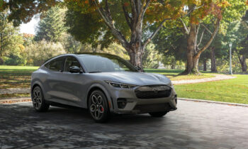 Ford Bluecruise adds hands-free lane changes