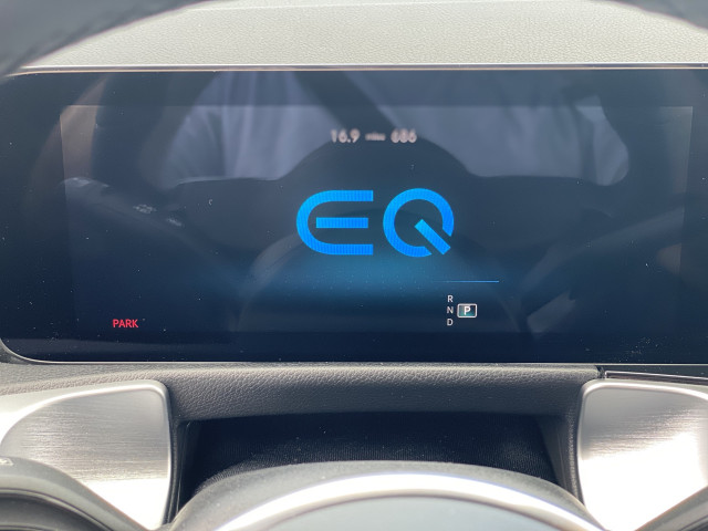 2022 Mercedes-Benz EQB 300