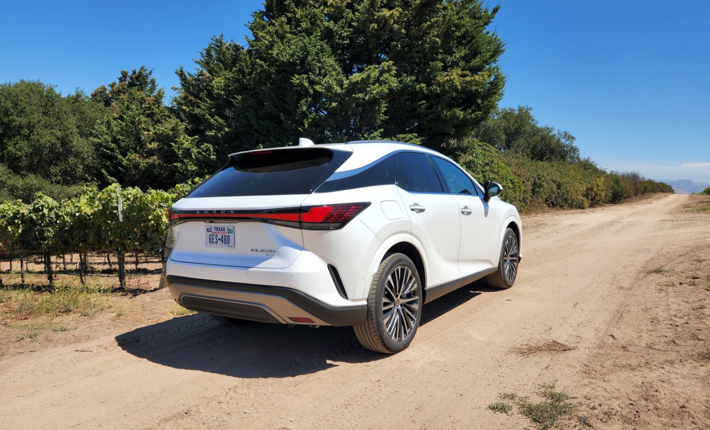 2023 Lexus RX 450+ plug-in hybrid (Euro-spec) 2023 Lexus RX 450+ plug-in hybrid (Euro-spec)