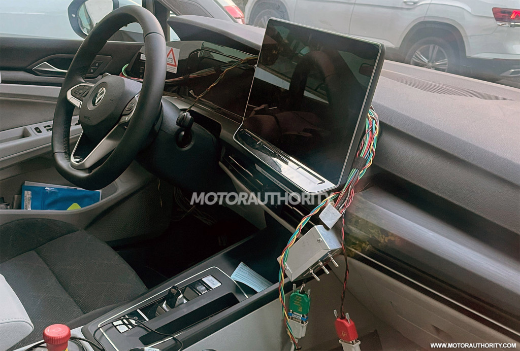 2024 Volkswagen Golf facelift spy shots - Photo credit: S. Baldauf/SB-Medien