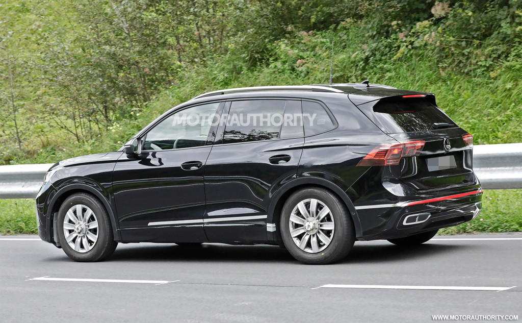 2025 Volkswagen Tiguan spy shots - Photo credit: S. Baldauf/SB-Medien