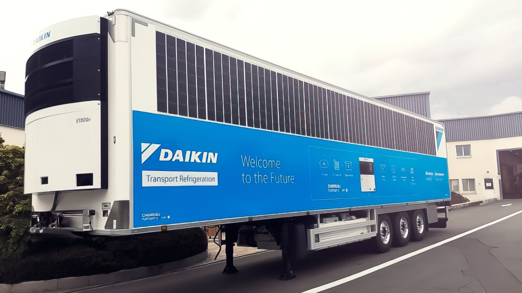 Refrigerated semi trailer with Sono solar panels