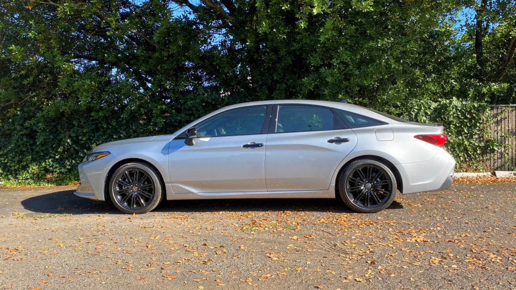 2022 Toyota Avalon Hybrid XSE Nightshade