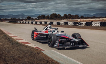 Porsche extends Formula E commitment through 2026