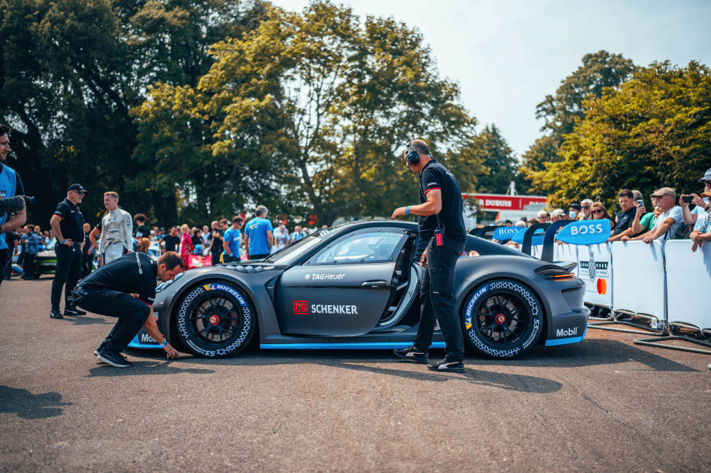 Porsche 918 Cayman GT4 e-Performance Porsche 918 Cayman GT4 e-Performance