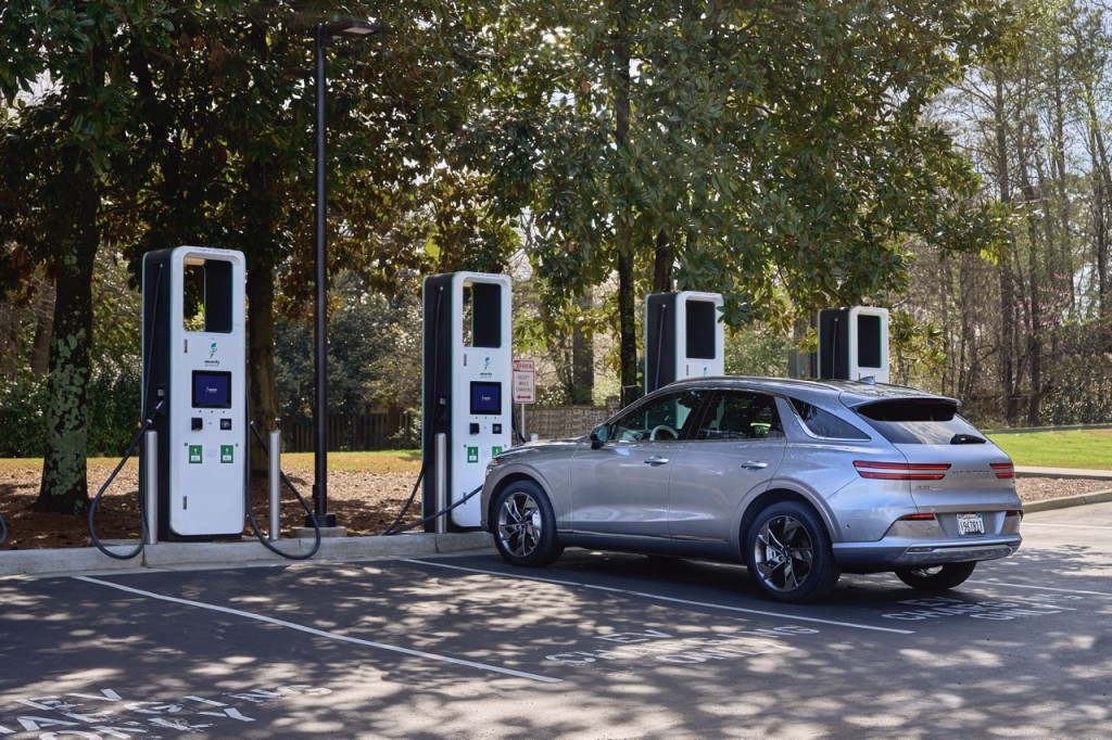 2023 Genesis Electrified GV70 test drive review