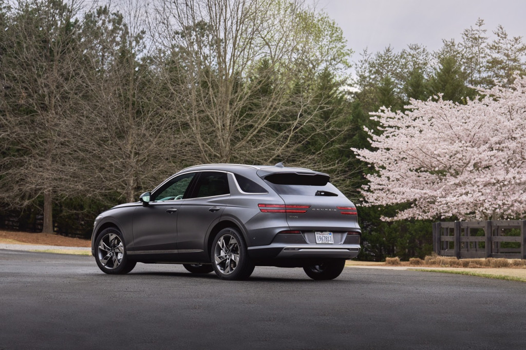 2023 Genesis Electrified GV70 test drive review
