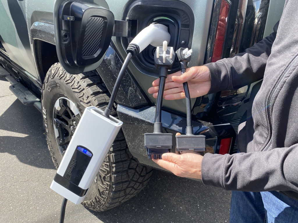 2024 GMC Hummer EV SUV V2V charger 2024 GMC Hummer EV SUV V2V charger
