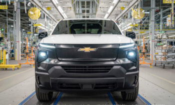 Chevrolet Silverado EV rated at 450 miles of range in work truck form
