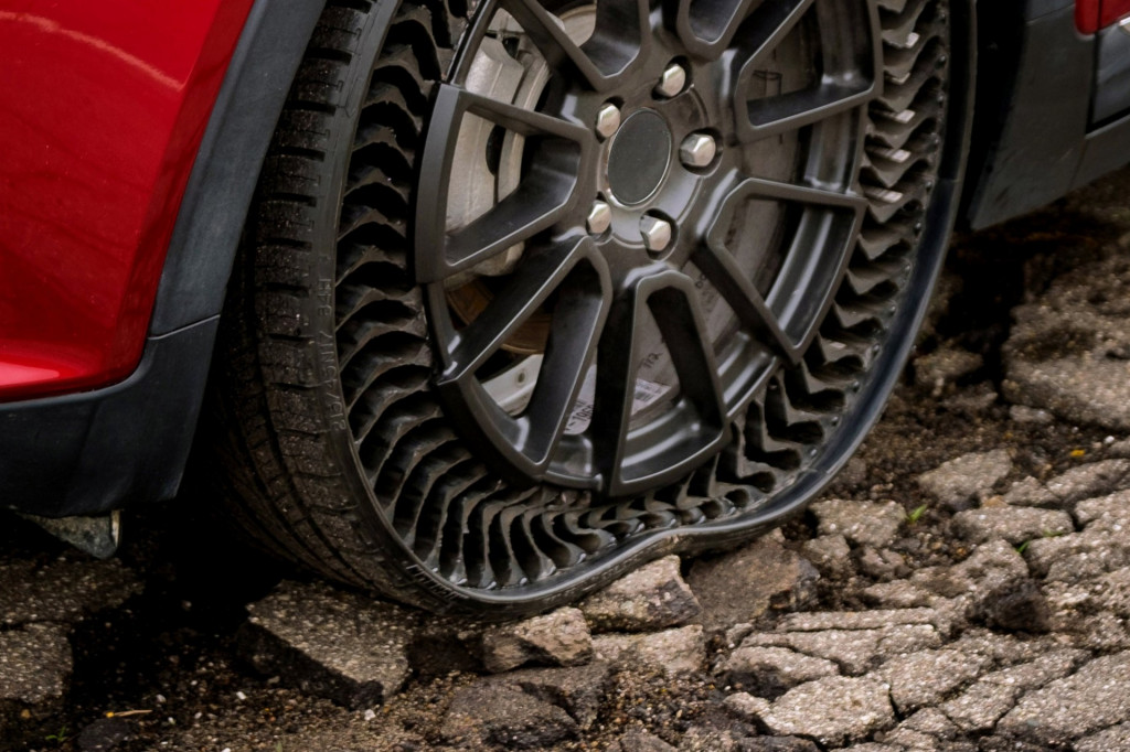 Michelin Uptis prototype tire, on Chevrolet Bolt EV