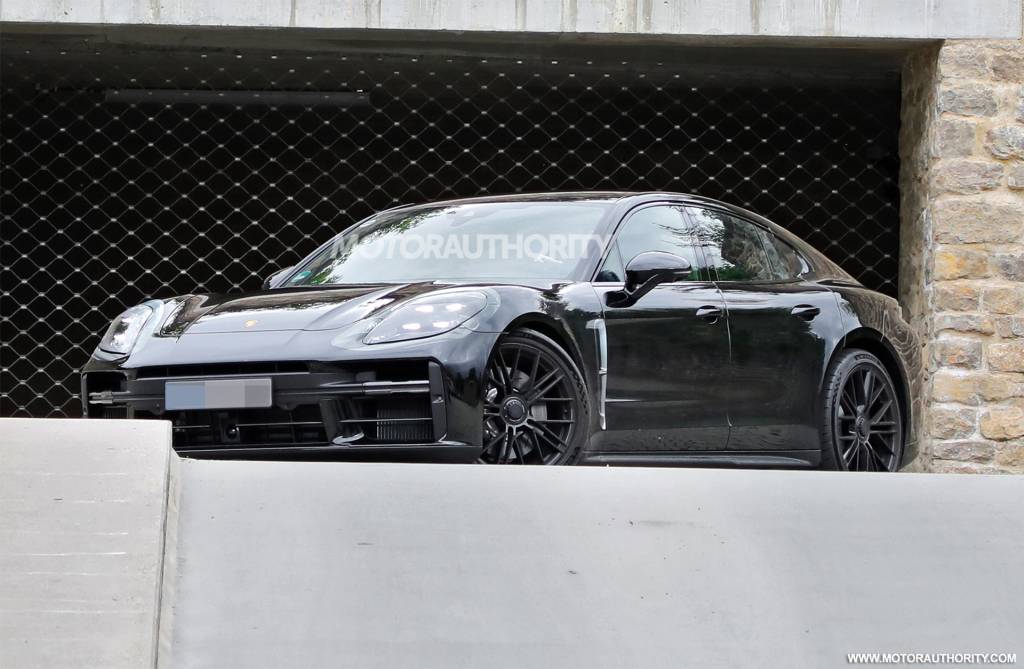 2024 Porsche Panamera spy shots - Photo credit: Baldauf