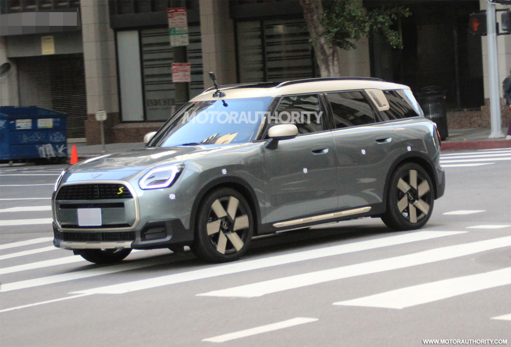 2025 Mini Countryman spy shots - Photo credit: Baldauf 2025 Mini Countryman spy shots - Photo credit: Baldauf