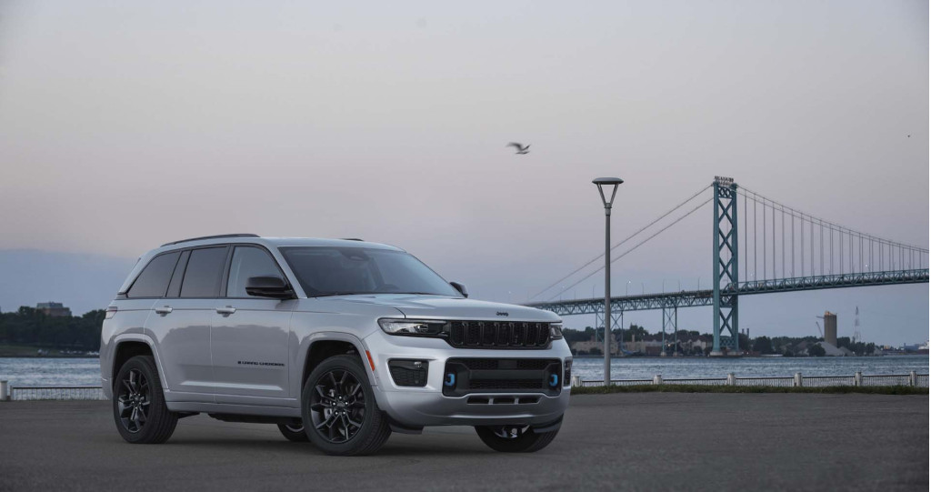 2023 Jeep Grand Cherokee 4xe 30th Anniversary Edition 2023 Jeep Grand Cherokee 4xe 30th Anniversary Edition
